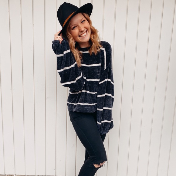 M E E T   C H R I S T I N - Picture 3 of 8